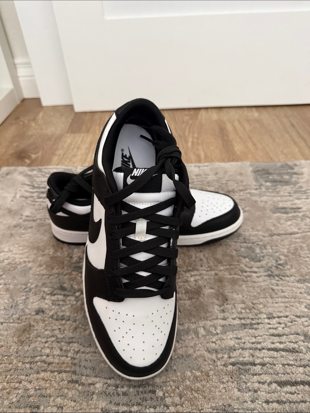 Nike Black and White Men's Low-Top Sneakers